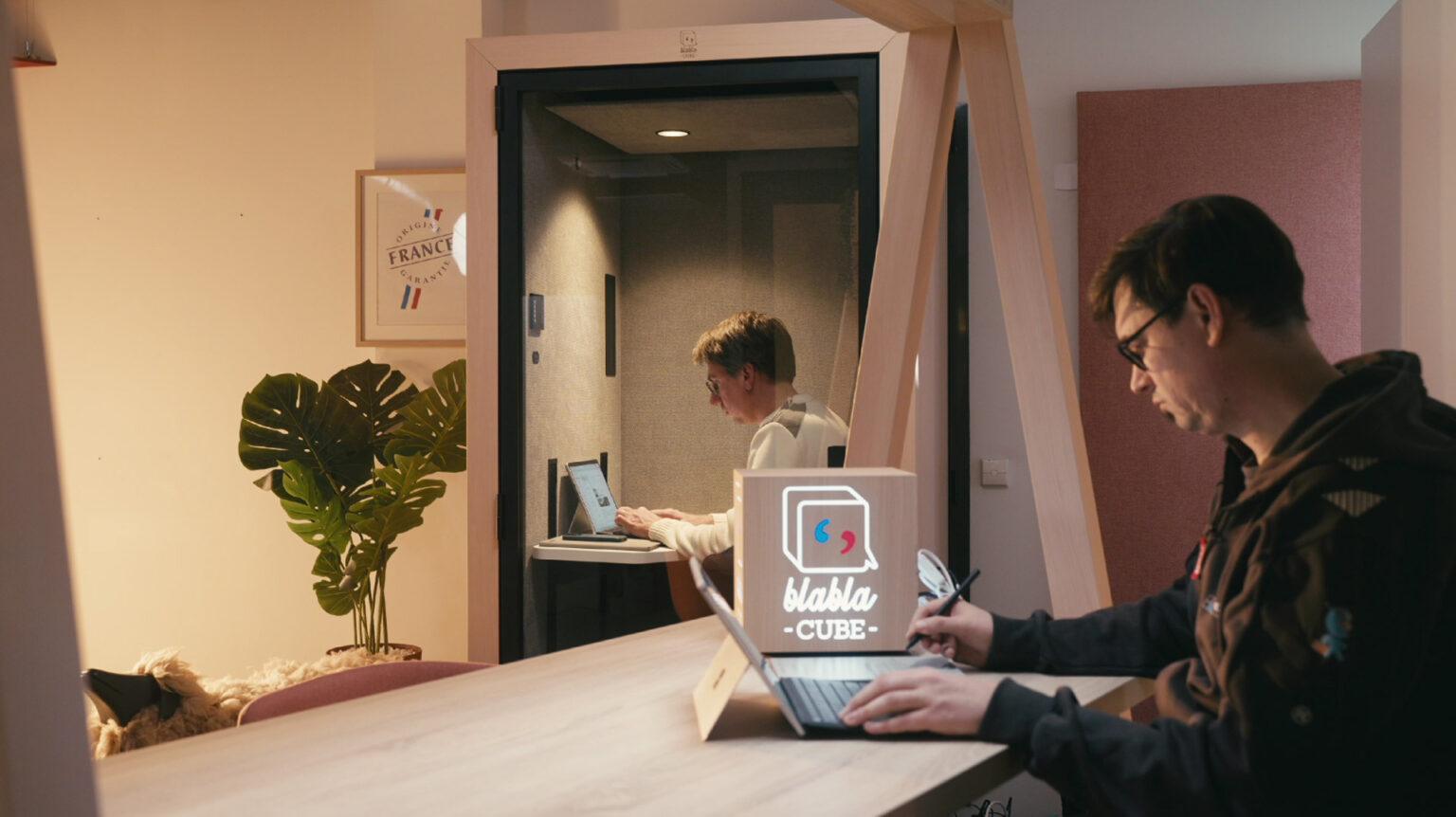 Cabine une personne - BlablaCube - cabine acoustique insonorisée pour bureau et open space