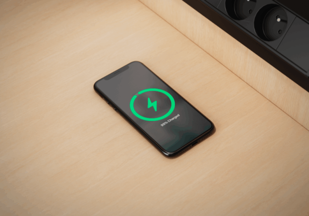 Charge téléphone - BlablaCube - cabine acoustique insonorisée pour bureaux, ateliers et open space